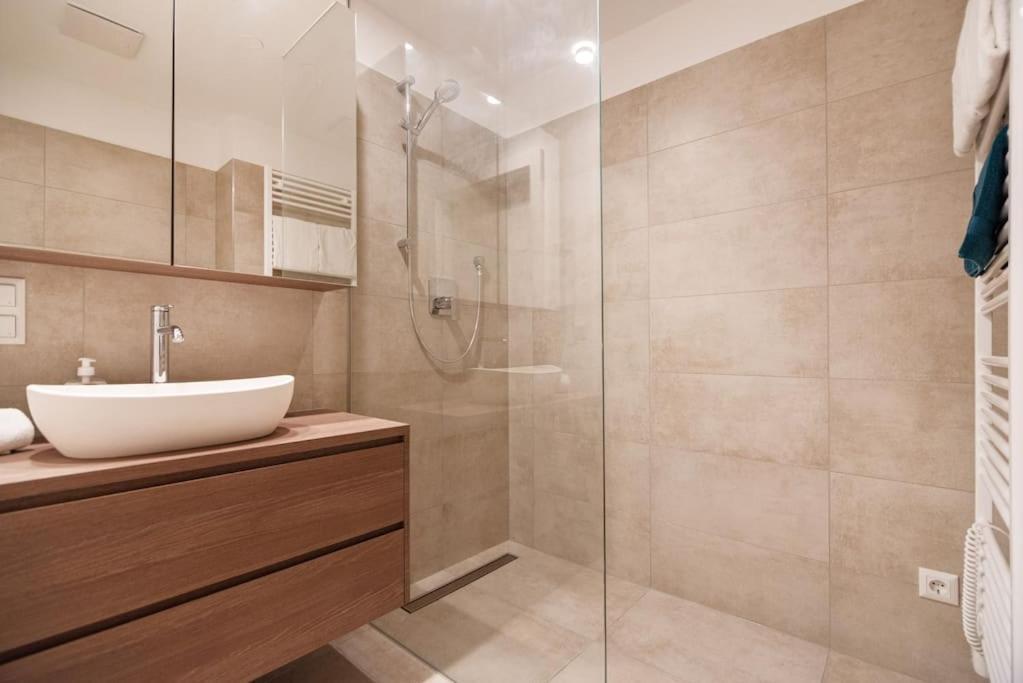 Neu Und Hell In Zentraler Ruhelage Mit Parkplatz Apartment Viena Exterior foto