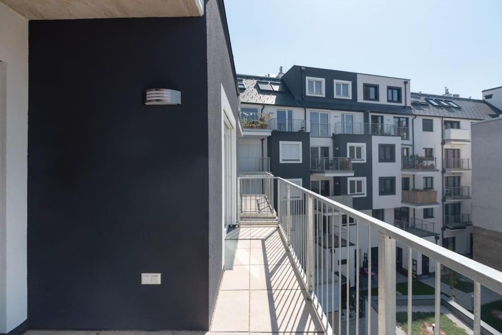 Neu Und Hell In Zentraler Ruhelage Mit Parkplatz Apartment Viena Exterior foto