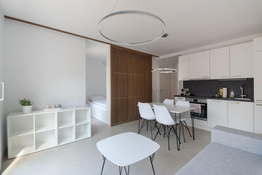 Neu Und Hell In Zentraler Ruhelage Mit Parkplatz Apartment Viena Exterior foto