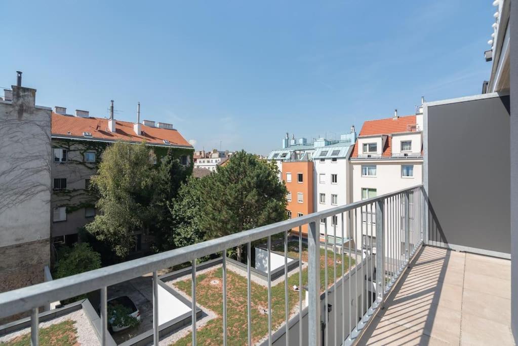 Neu Und Hell In Zentraler Ruhelage Mit Parkplatz Apartment Viena Exterior foto