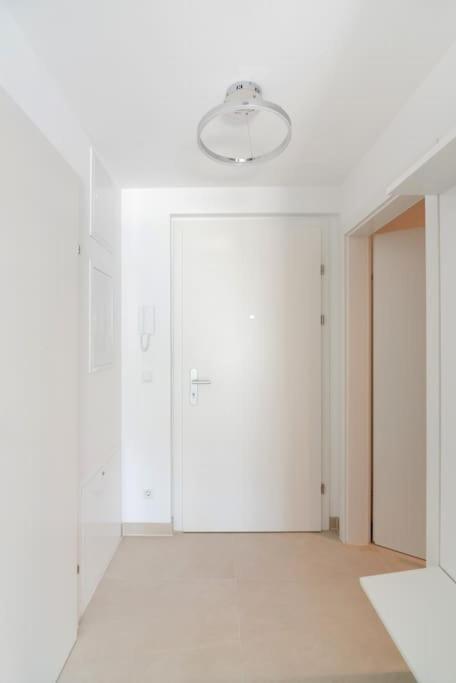Neu Und Hell In Zentraler Ruhelage Mit Parkplatz Apartment Viena Exterior foto