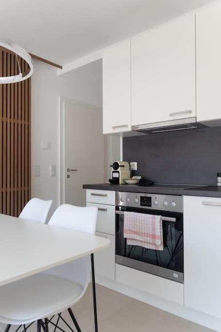 Neu Und Hell In Zentraler Ruhelage Mit Parkplatz Apartment Viena Exterior foto