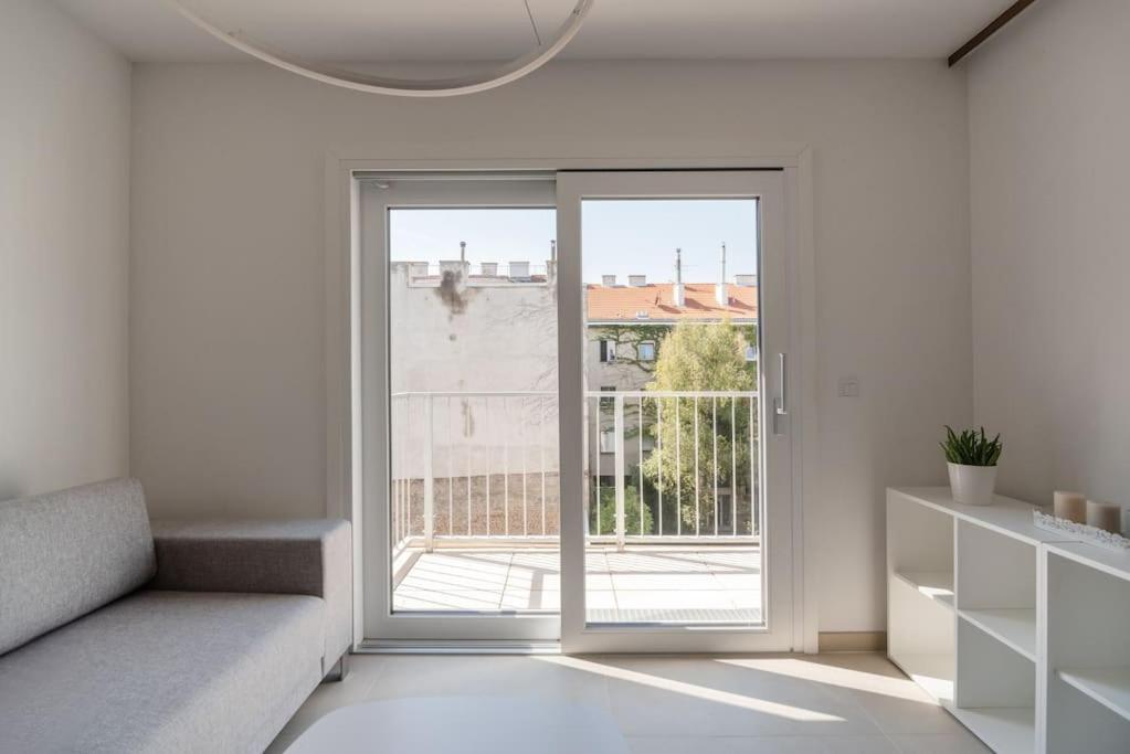 Neu Und Hell In Zentraler Ruhelage Mit Parkplatz Apartment Viena Exterior foto