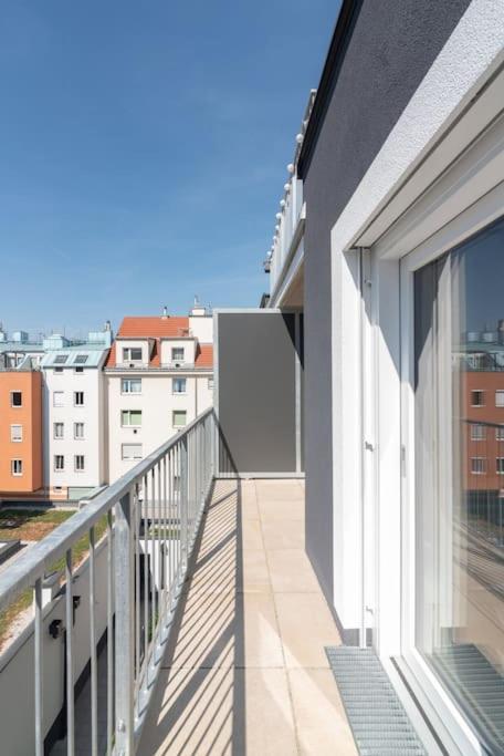 Neu Und Hell In Zentraler Ruhelage Mit Parkplatz Apartment Viena Exterior foto