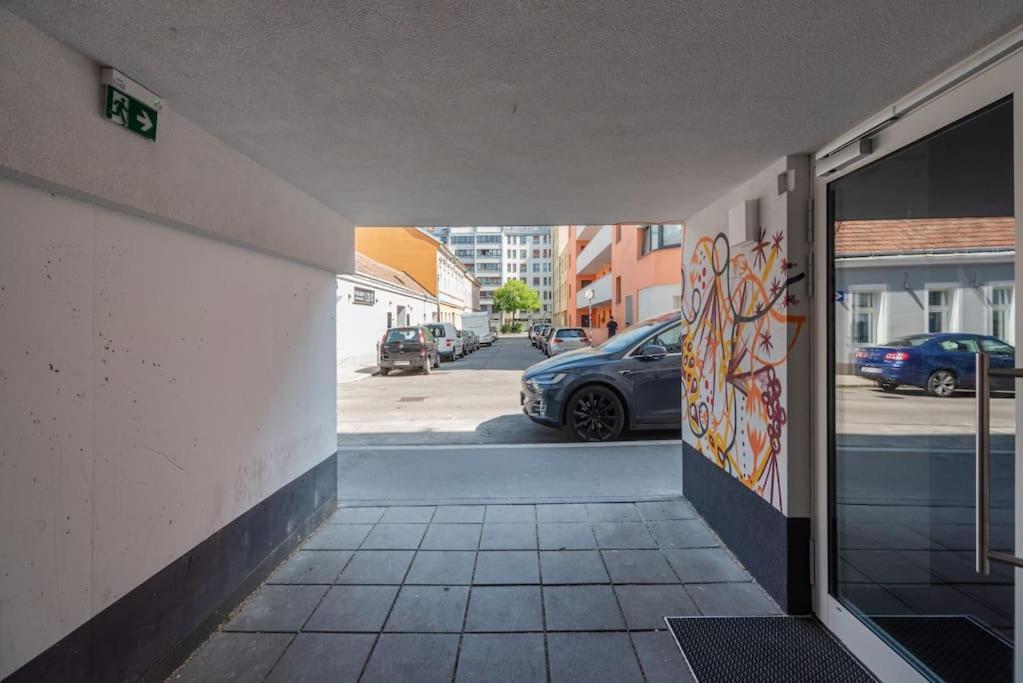 Neu Und Hell In Zentraler Ruhelage Mit Parkplatz Apartment Viena Exterior foto