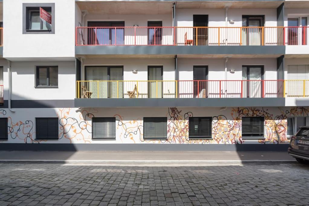 Neu Und Hell In Zentraler Ruhelage Mit Parkplatz Apartment Viena Exterior foto
