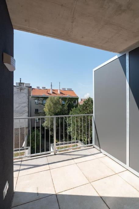 Neu Und Hell In Zentraler Ruhelage Mit Parkplatz Apartment Viena Exterior foto